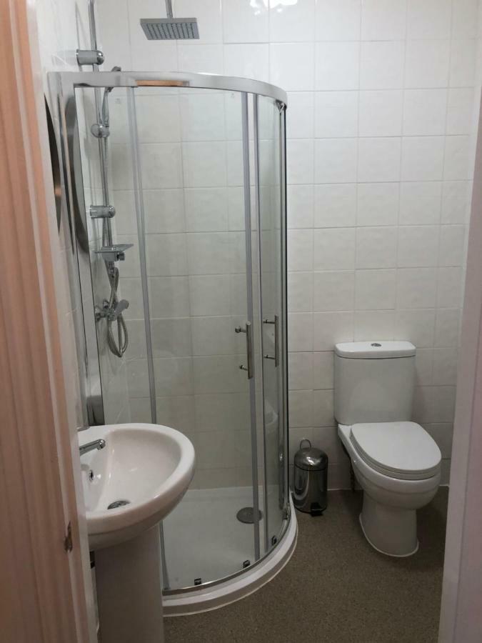 Good Intent Rooms Waltham Abbey Bagian luar foto