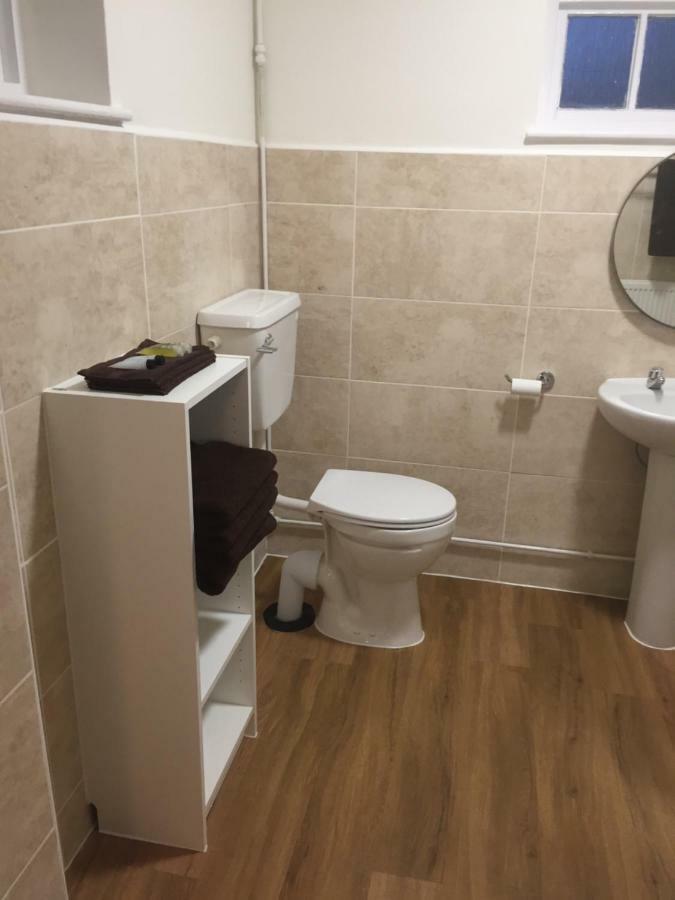 Good Intent Rooms Waltham Abbey Bagian luar foto