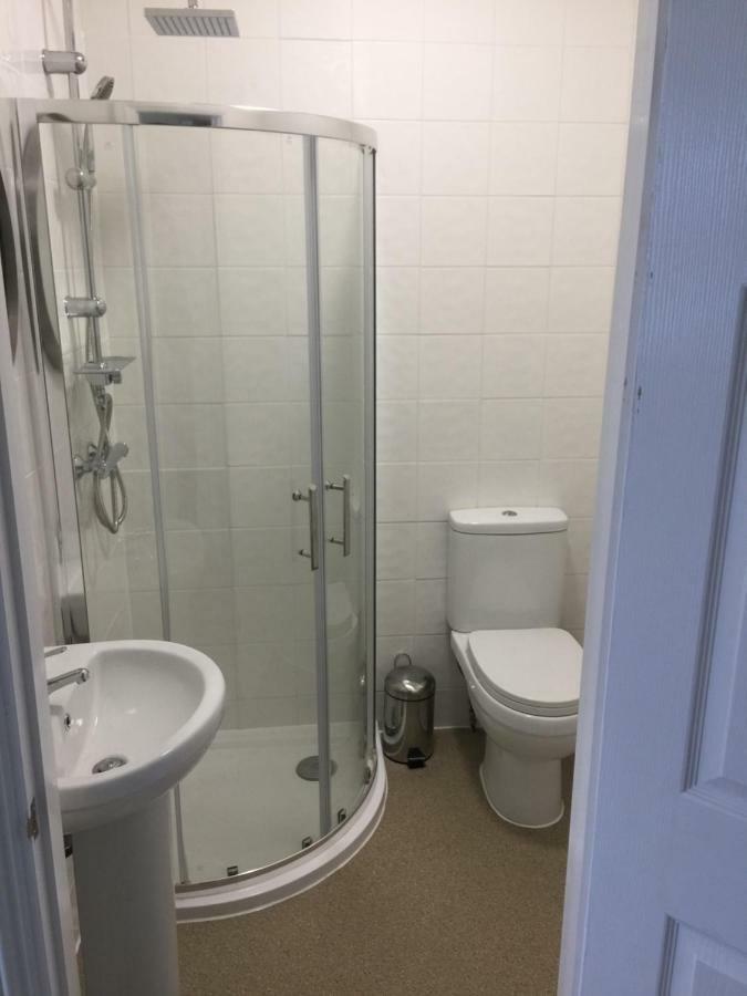 Good Intent Rooms Waltham Abbey Bagian luar foto